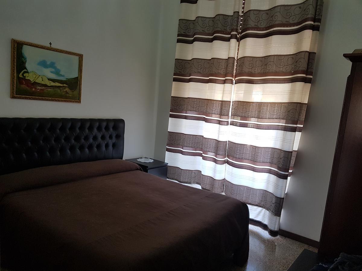 קטאניה Crispi Rooms מראה חיצוני תמונה