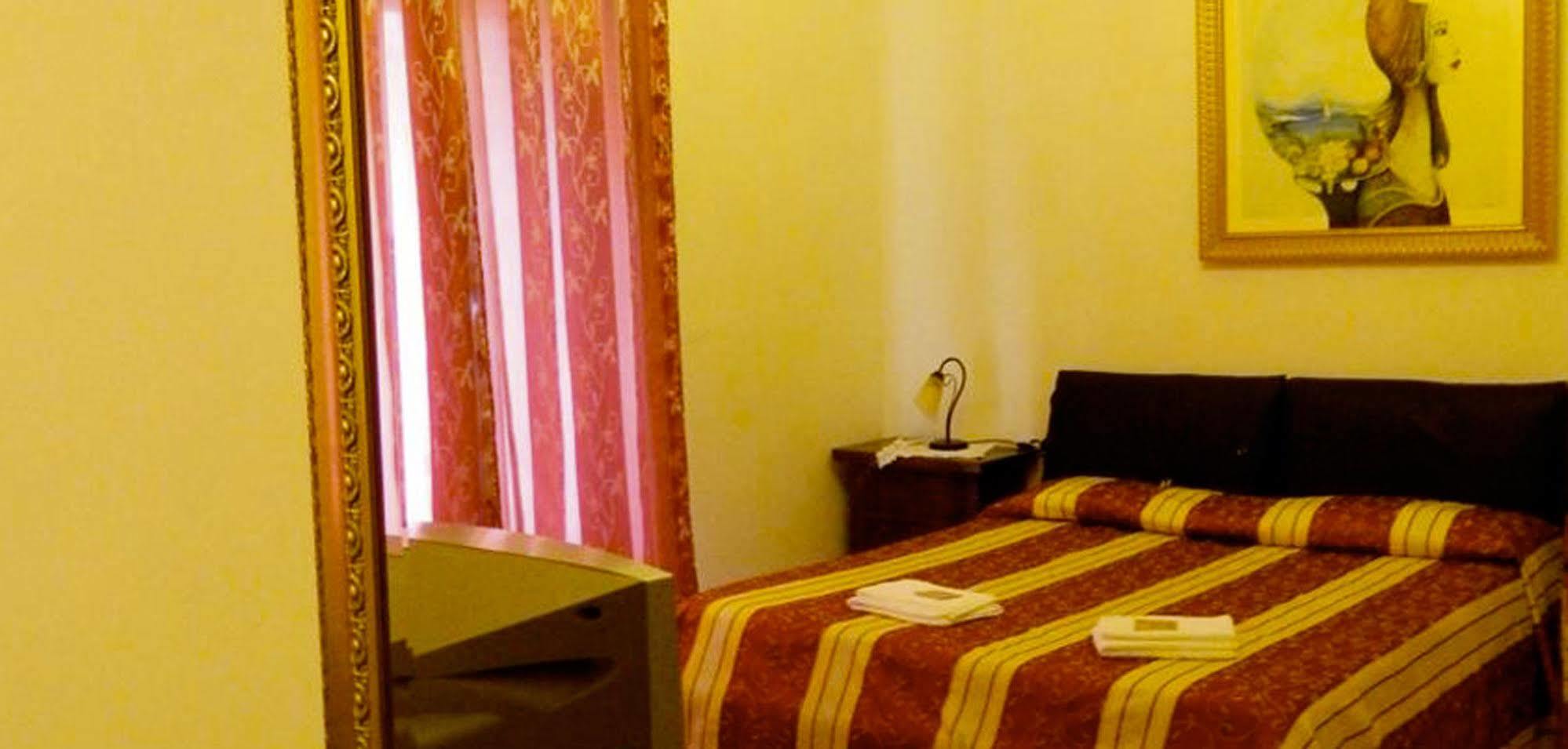 קטאניה Crispi Rooms מראה חיצוני תמונה